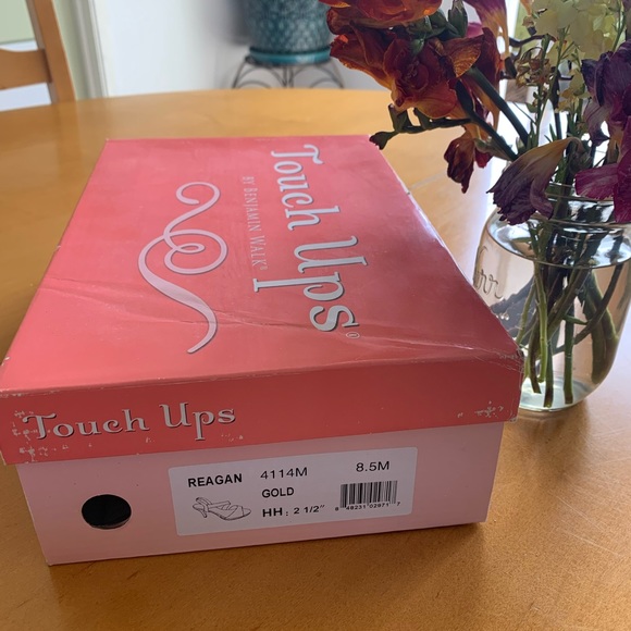 Touch Ups Reagan Platform Sandal Heel Gold - Picture 8 of 8